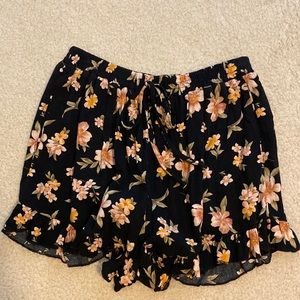 Women’s American Eagle multi-colored dress shorts in size small.